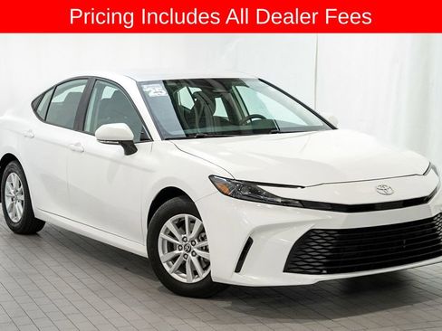 Used 2025 Toyota Camry LE FWD image 1