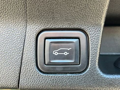 Used 2023 GMC Acadia SLE w/ Driver Convenience Package image 19