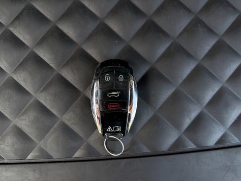 Used 2022 Bentley Bentayga AWD/4WD image 46