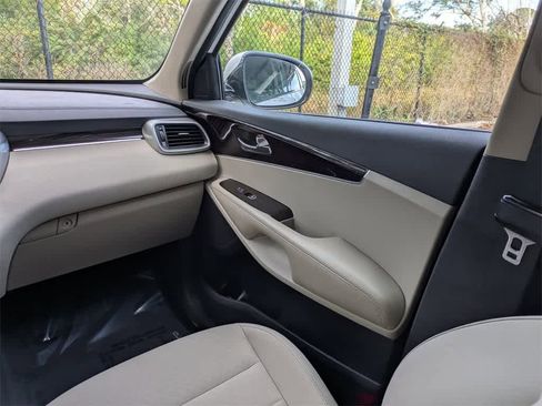 Used 2019 Kia Sorento LX w/ LX Convenience Package image 22