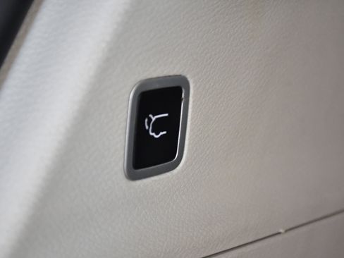 Used 2024 Chrysler Pacifica Limited FWD image 32