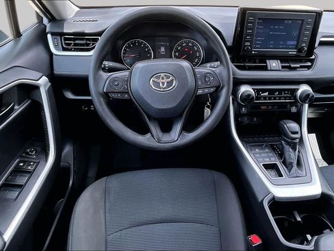 Used 2022 Toyota RAV4 LE AWD/4WD image 6