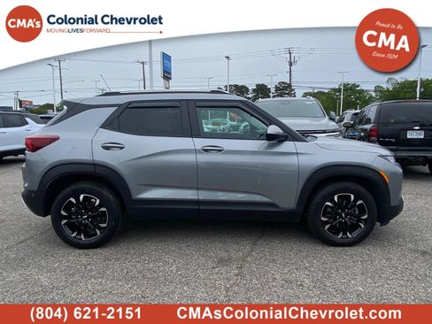 Used 2023 Chevrolet TrailBlazer LT FWD image 2