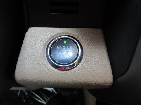 Used 2019 Ford F150 Lariat w/ Equipment Group 502A Luxury AWD/4WD image 37