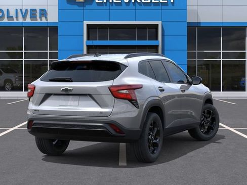New 2026 Chevrolet Trax LT w/ Midnight Edition FWD image 4