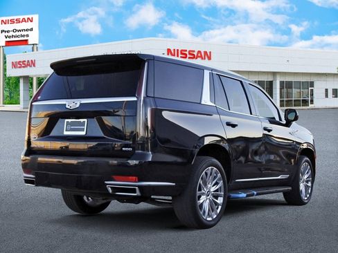 Used 2023 Cadillac Escalade Premium Luxury image 4