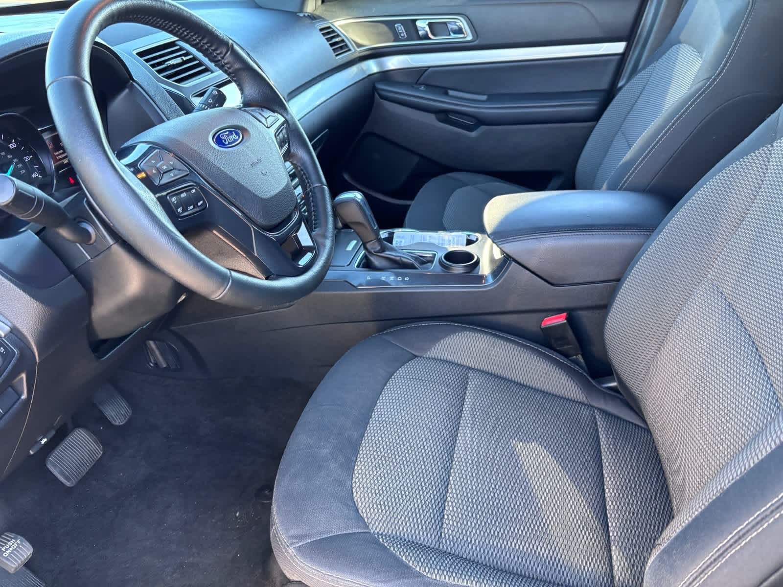 Used 2017 Ford Explorer XLT w/ Equipment Group 201A FWD image 14