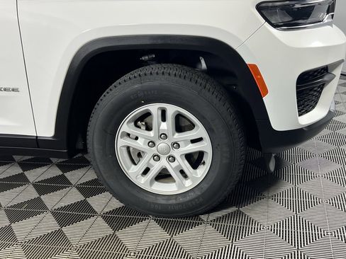 Certified 2023 Jeep Grand Cherokee Laredo image 6
