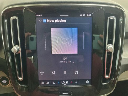 Used 2023 Volvo XC40 B4 Ultimate FWD image 25