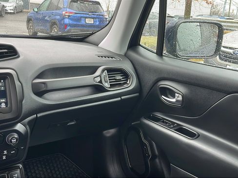 Used 2020 Jeep Renegade Altitude AWD/4WD image 23