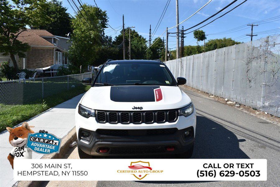 Used 2025 Jeep Compass Trailhawk AWD/4WD image 2