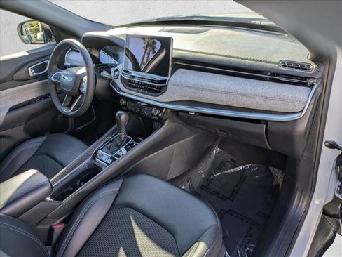 Used 2024 Jeep Compass Latitude image 19