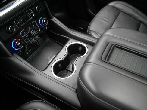 Used 2021 Chevrolet Suburban LT image 32