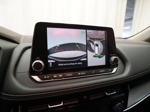 Used 2021 Nissan Rogue SV image 18