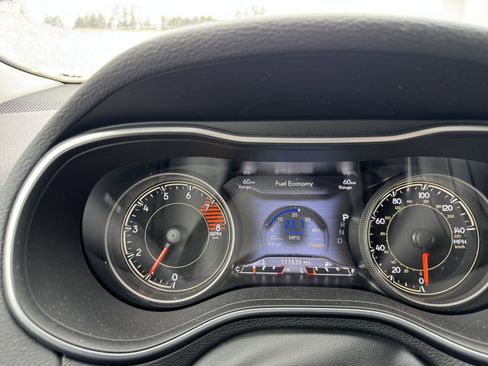 Used 2022 Jeep Cherokee Limited image 7