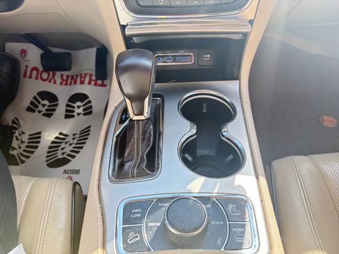 Used 2017 Jeep Grand Cherokee Overland AWD/4WD image 19