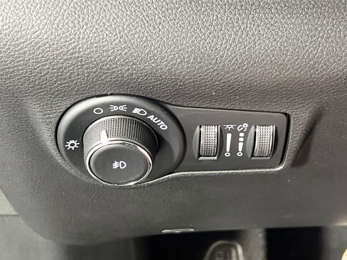 Used 2022 Jeep Compass Limited image 10