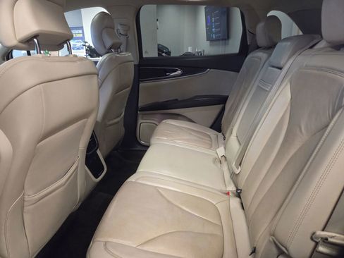 Used 2017 Lincoln MKX Reserve w/ Driver Assistance Package image 43