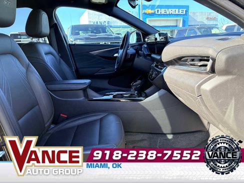 Used 2025 Buick Envista Sport Touring w/ Advanced Safety Package image 19