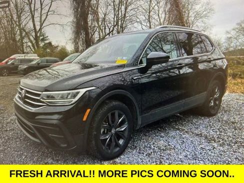Used 2023 Volkswagen Tiguan SE w/ Panoramic Sunroof Package image 2