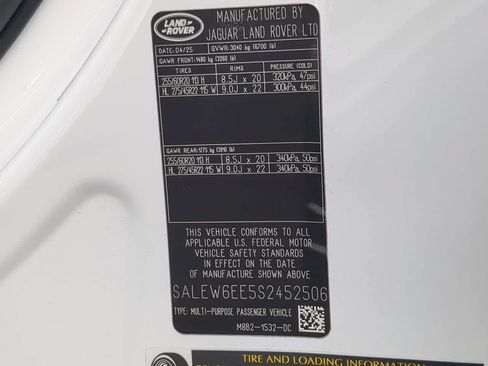 Certified 2025 Land Rover Defender 90 V8 AWD/4WD image 36