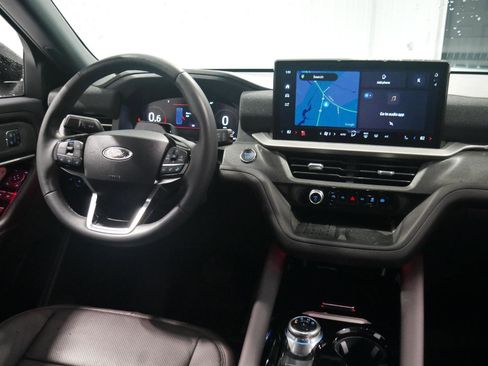 Used 2025 Ford Explorer Platinum w/ Ultimate Package image 19