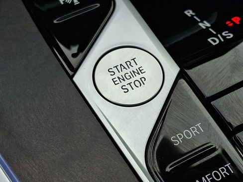 Used 2023 BMW X7 xDrive40i w/ Premium Package image 25