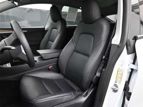 Used 2024 Tesla Model Y Long Range image 14