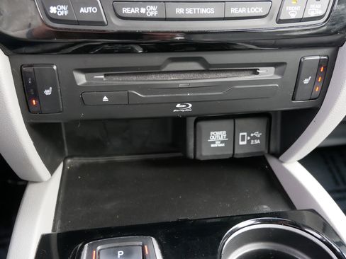 Used 2020 Honda Pilot Touring image 31