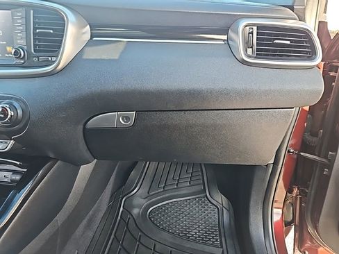 Used 2016 Kia Sorento SX image 41