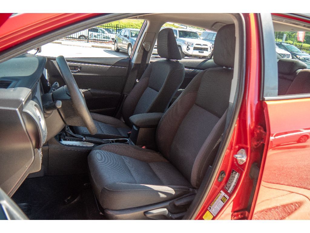 Used 2018 Toyota Corolla LE FWD image 11