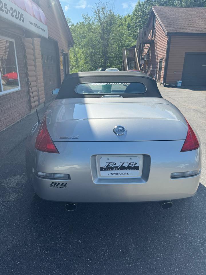 Used 2004 Nissan 350Z Touring RWD image 4