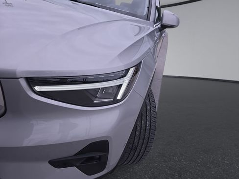 Certified 2025 Volvo XC40 B5 Plus AWD/4WD image 34