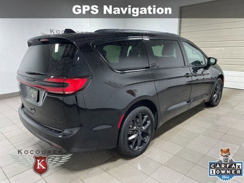 Used 2024 Chrysler Pacifica Touring-L w/ Uconnect Theater Family Group AWD/4WD image 7