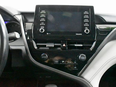 Used 2021 Toyota Camry SE w/ Cold Weather Package image 21