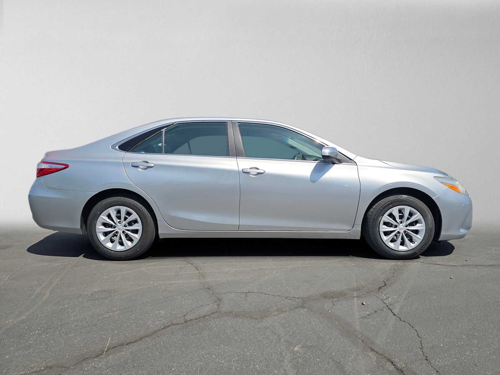 Used 2017 Toyota Camry LE FWD image 2