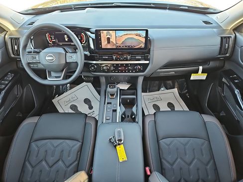 New 2026 Nissan Pathfinder Platinum w/ Accent Package FWD image 12