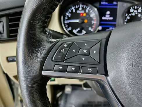 Used 2019 Nissan Rogue SV FWD image 15