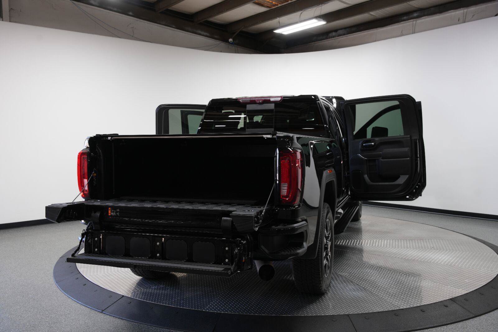 Used 2023 GMC Sierra 3500 AT4 w/ AT4 Premium Plus Package AWD/4WD image 18