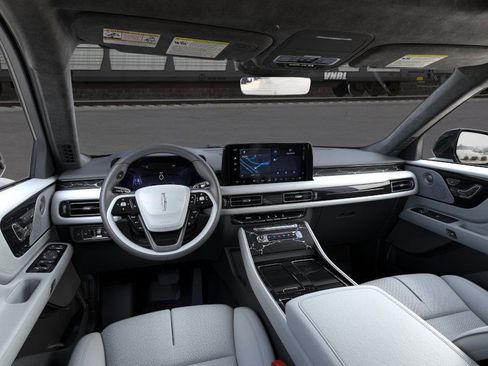 New 2026 Lincoln Aviator Black Label w/ Jet Appearance Package image 9