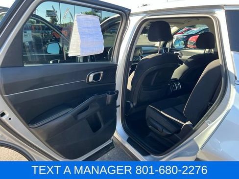 Used 2021 Kia Sorento LX AWD/4WD image 28