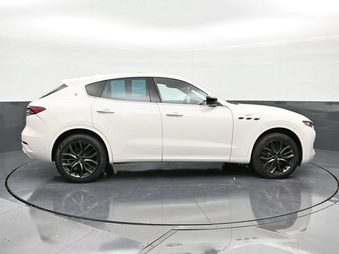 Used 2024 Maserati Levante GT Ultima AWD/4WD image 4