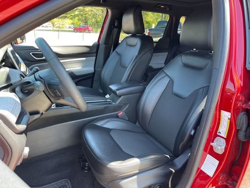 Used 2025 Jeep Compass Latitude w/ Sun & Sound Group AWD/4WD image 21