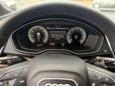 Used 2023 Audi Q5 e Premium w/ Convenience Package image 17
