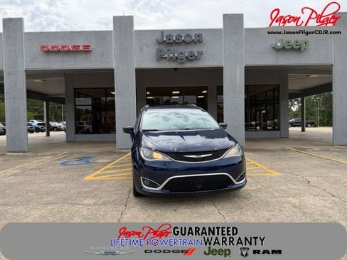 Used 2017 Chrysler Pacifica Touring-L Plus w/ Advanced Safetytec Group FWD image 1