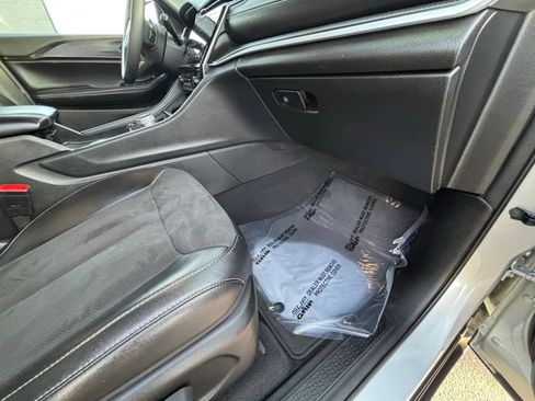 Used 2024 Jeep Grand Cherokee L Laredo image 22