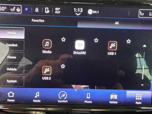 Used 2023 Chrysler Pacifica Touring-L FWD image 32