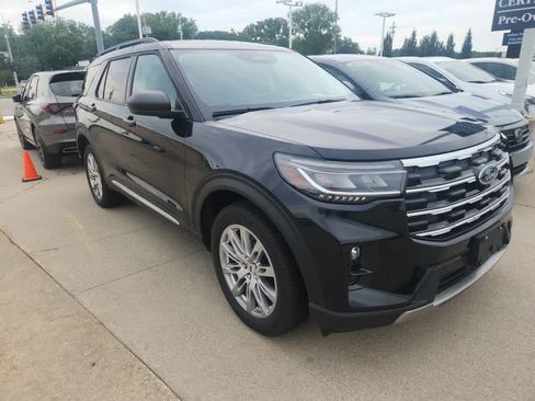 Used 2025 Ford Explorer Active w/ Active Comfort Package AWD/4WD image 3