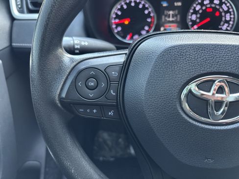 Used 2020 Toyota RAV4 LE AWD/4WD image 17