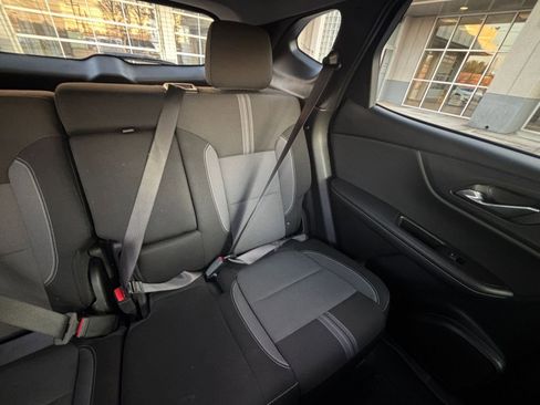 Used 2025 Chevrolet Blazer LT image 38